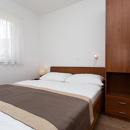 Apartments Crneković Baška Buitenkant foto