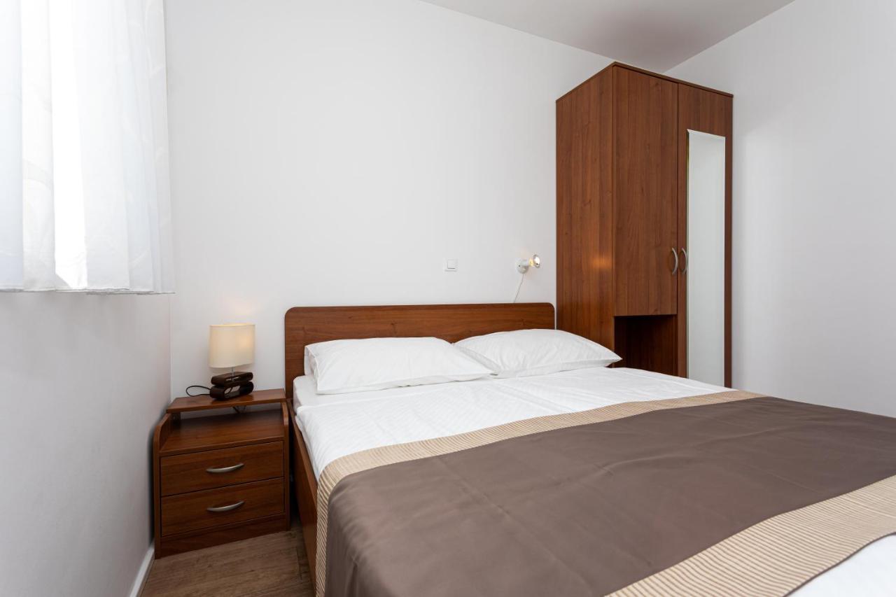 Apartments Crneković Baška Buitenkant foto
