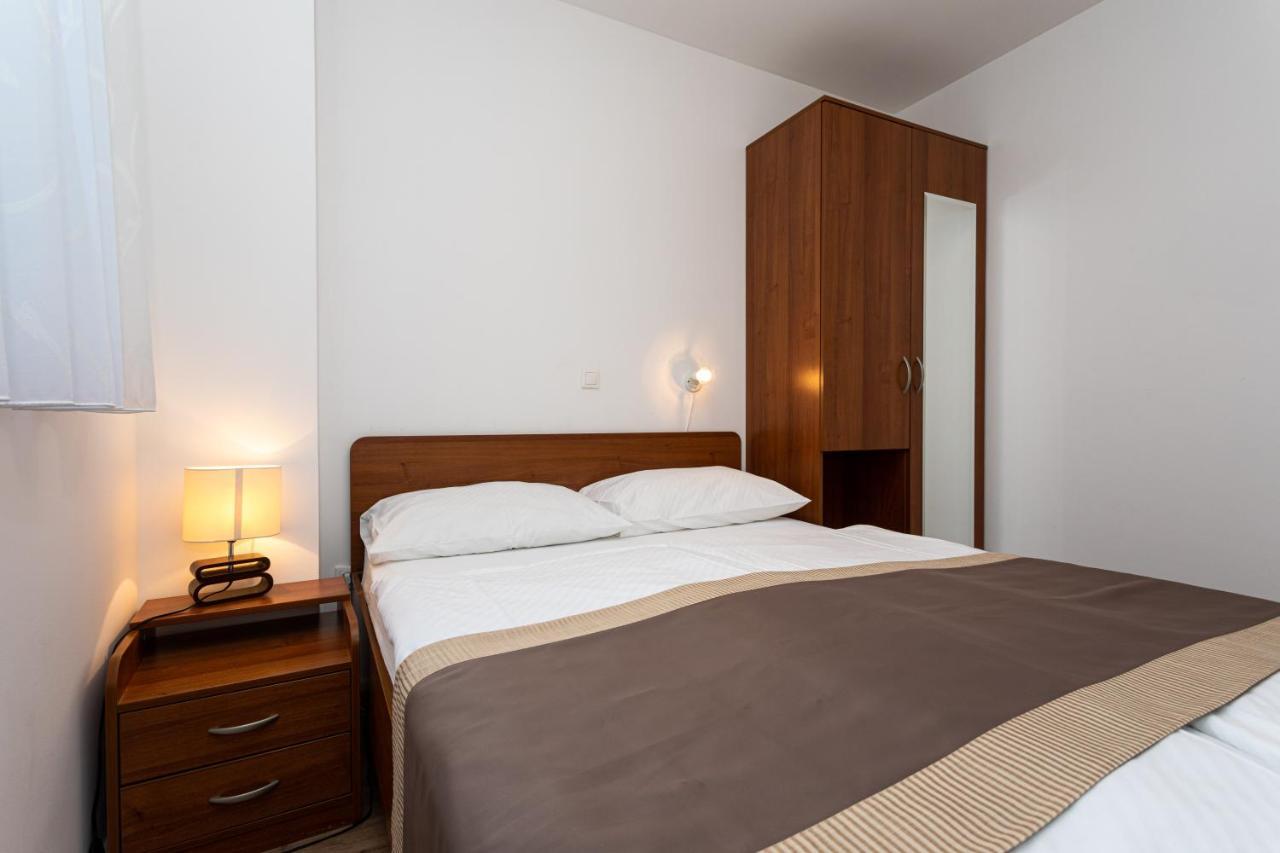 Apartments Crneković Baška Buitenkant foto