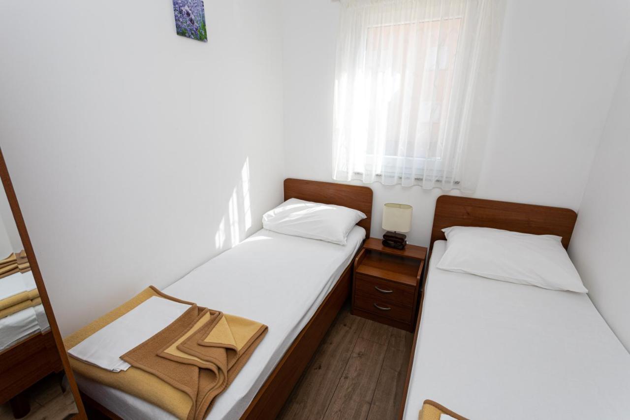 Apartments Crneković Baška Buitenkant foto