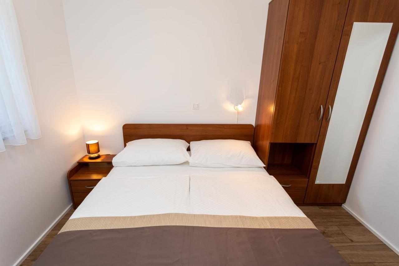 Apartments Crneković Baška Buitenkant foto