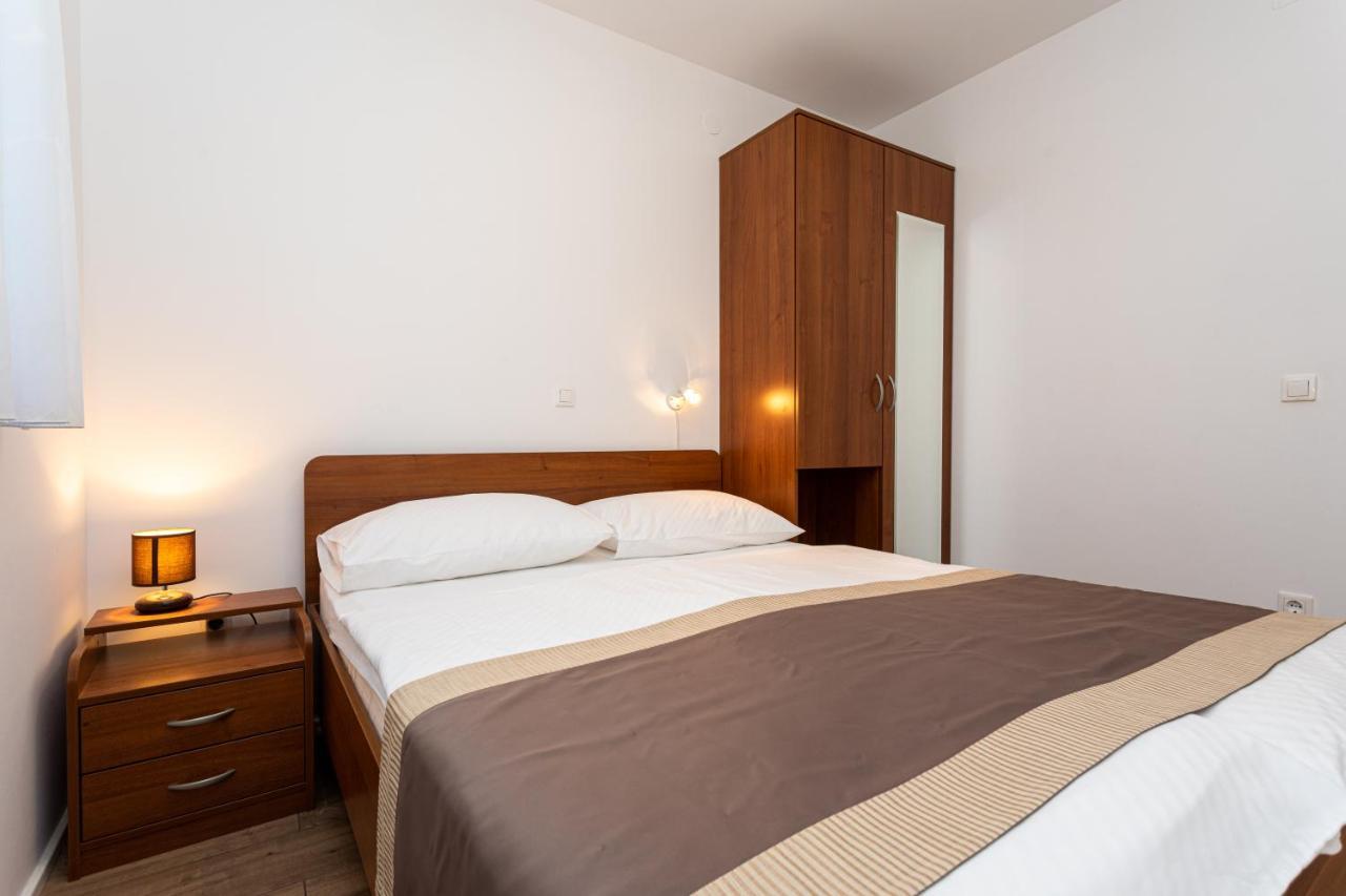 Apartments Crneković Baška Buitenkant foto