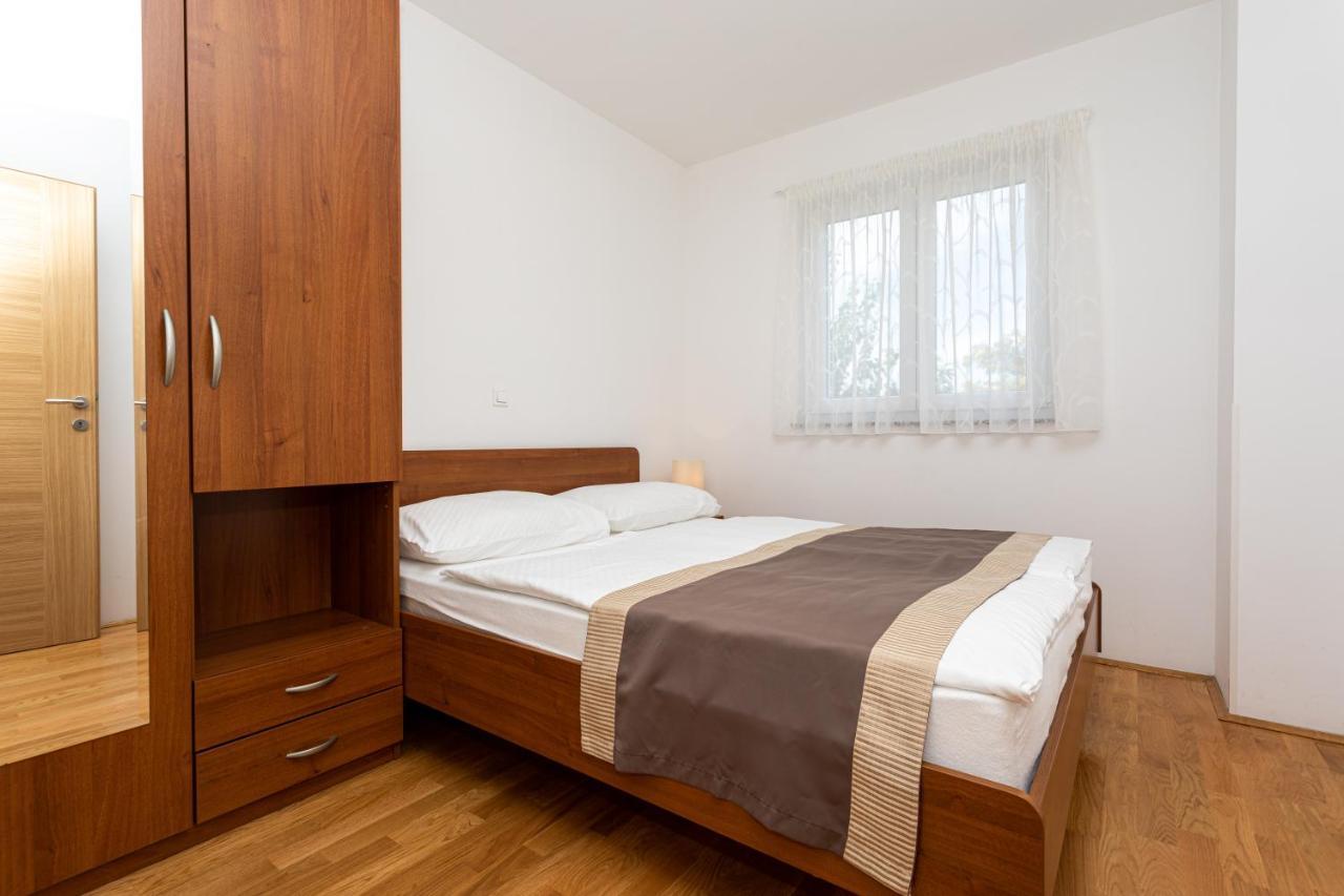 Apartments Crneković Baška Buitenkant foto
