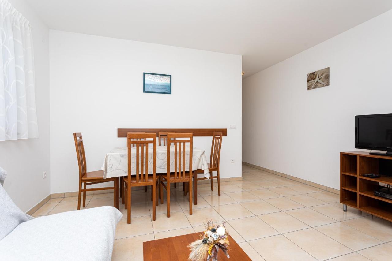 Apartments Crneković Baška Buitenkant foto