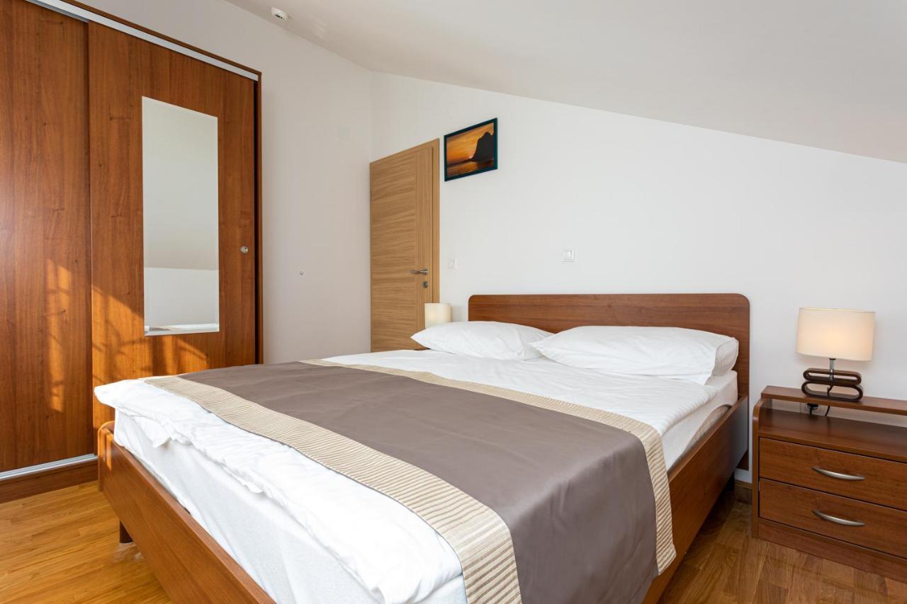 Apartments Crneković Baška Buitenkant foto