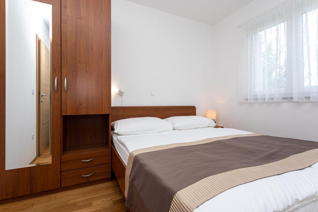 Apartments Crneković Baška Buitenkant foto