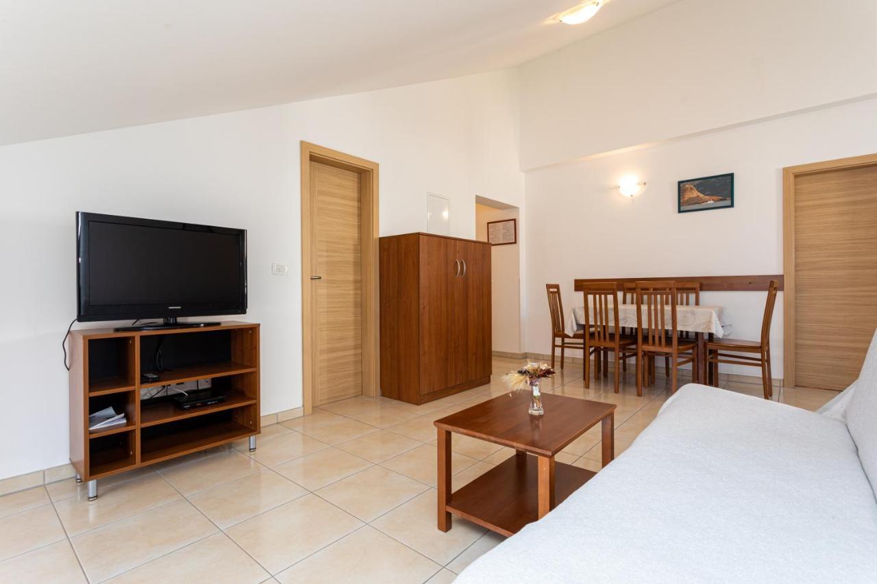 Apartments Crneković Baška Buitenkant foto